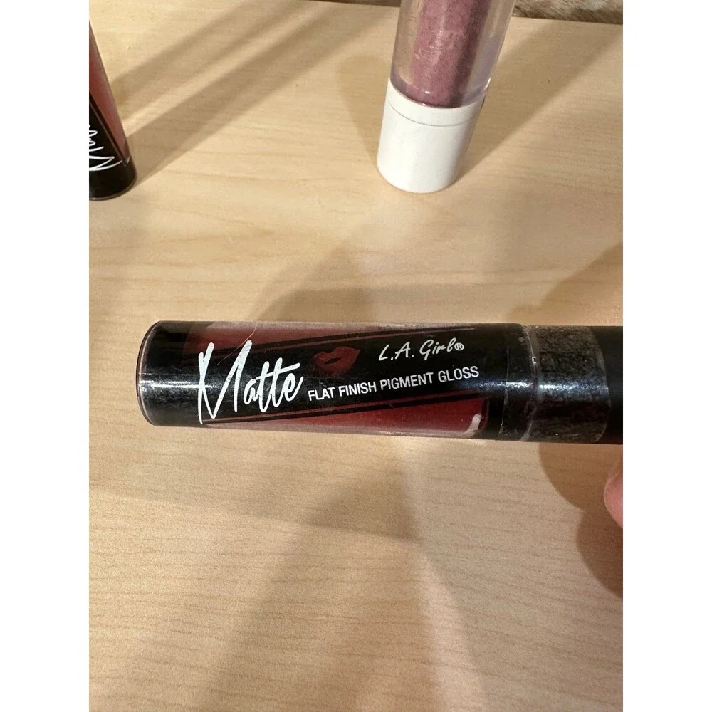 L A Girls flower powder